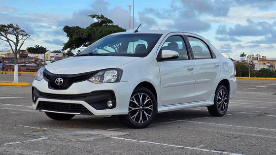 TOYOTA ETIOS 1.5 PLATINUM SEDAN 16V FLEX 4P AUTOMÁTICO